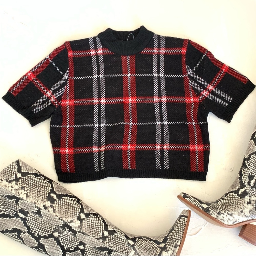 New Almost Famous Cropped Short Sleeve Sweater Sz L